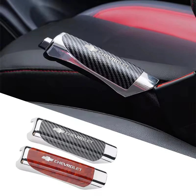 capa de freio de mao automotivo em couro para chevrolet instalada com acabamento antiderrapante premium