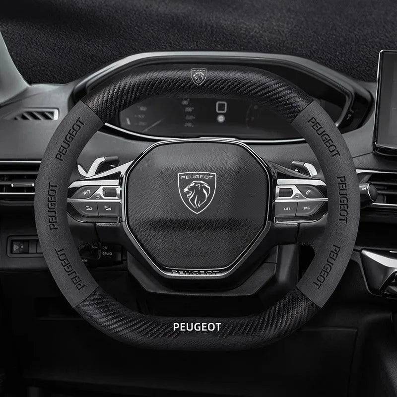 capa volante peugeot camurca fibra carbono instalada com acabamento esportivo e grip antiderrapante