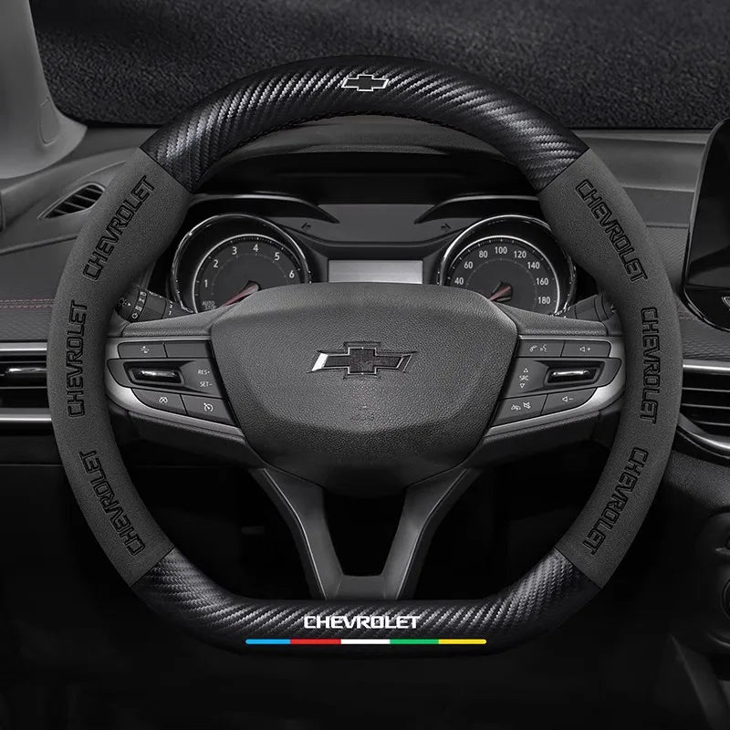 capa de volante automotiva em camurca e fibra de carbono para chevrolet com acabamento esportivo antiderrapante