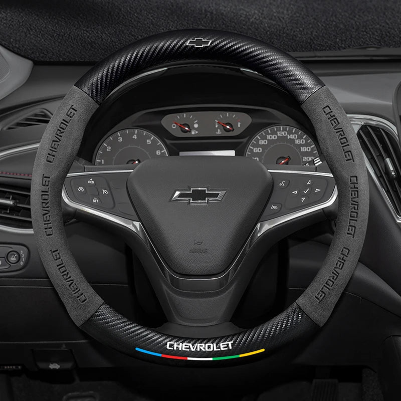 capa de volante automotiva em camurca e fibra de carbono para chevrolet com acabamento esportivo antiderrapante
