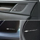 emblema 3d alloy chevrolet instalado no painel e sistema de som com acabamento premium decorativo