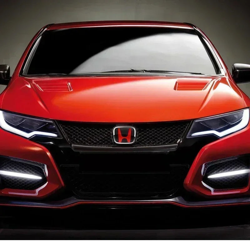 emblema honda 3d em abs cromado instalado na grade frontal do carro com acabamento premium