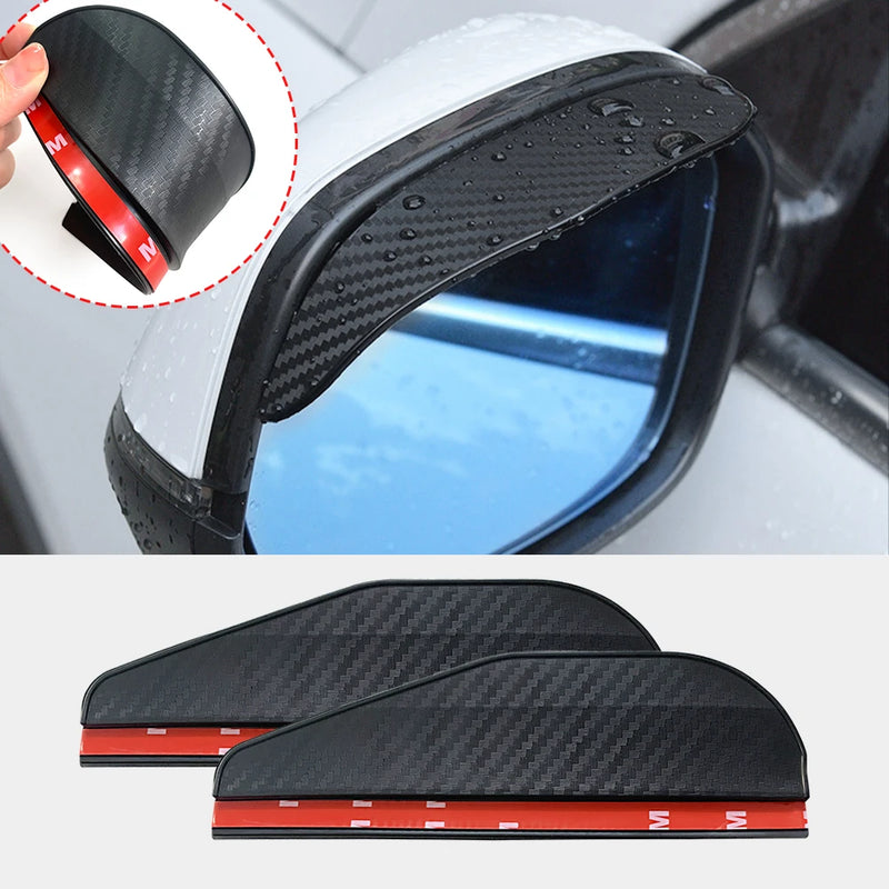 protetor de retrovisor anti chuva instalado no carro mantendo visao clara mesmo com chuva