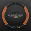 Capa de Volante em Camurça e Fibra de Carbono para Chevrolet – Antiderrapante Premium Esportiva