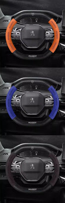 Capa de Volante Camurça + Fibra de Carbono Peugeot – Antiderrapante Esportiva Premium